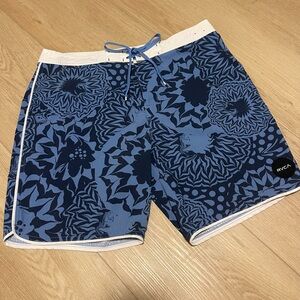 RVCA Men’s Board Shorts Blue Mandala Print Size 34 Swim Trunks
